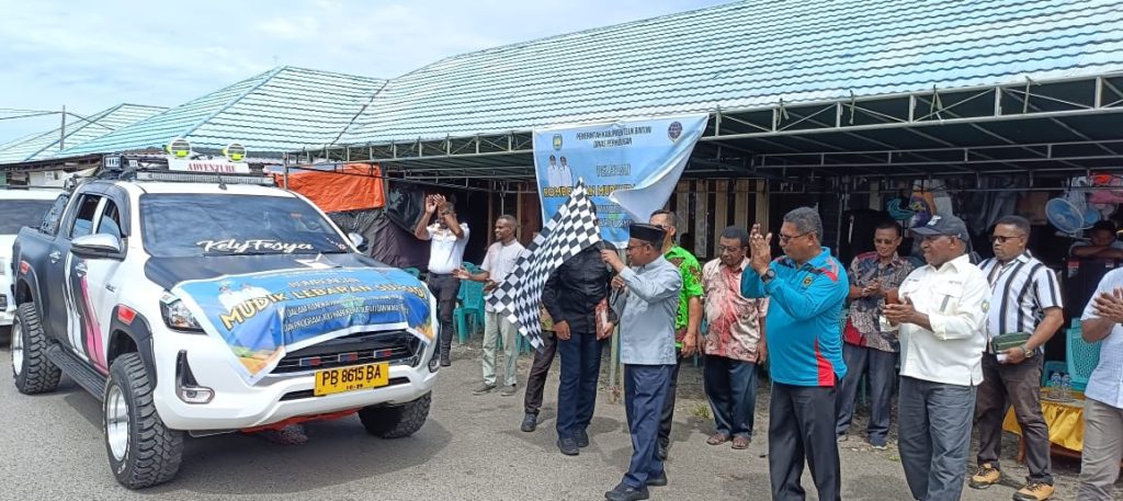 Momentum Wabup Teluk Bintuni, Joko Lingara, secara Resmi melepas rombongan Mudik Gratis Jelang Idul Fitri